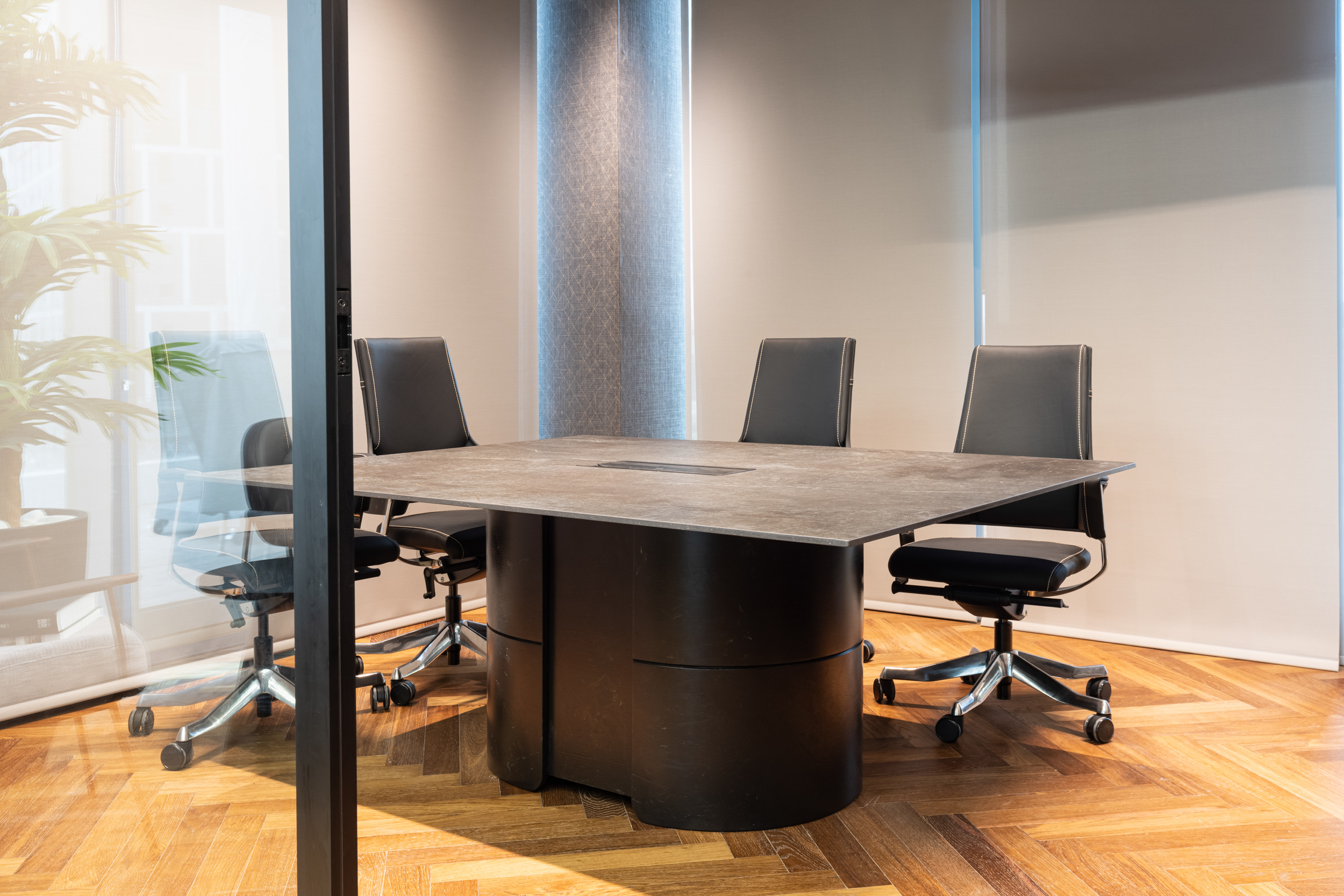 ZeevikOffice_Tal_0M4A7023