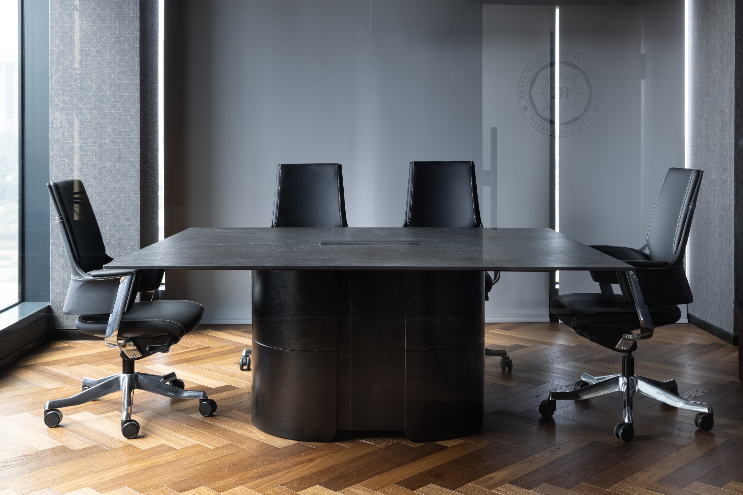 delphi by Merryfair+moon table by Pitaro (5)