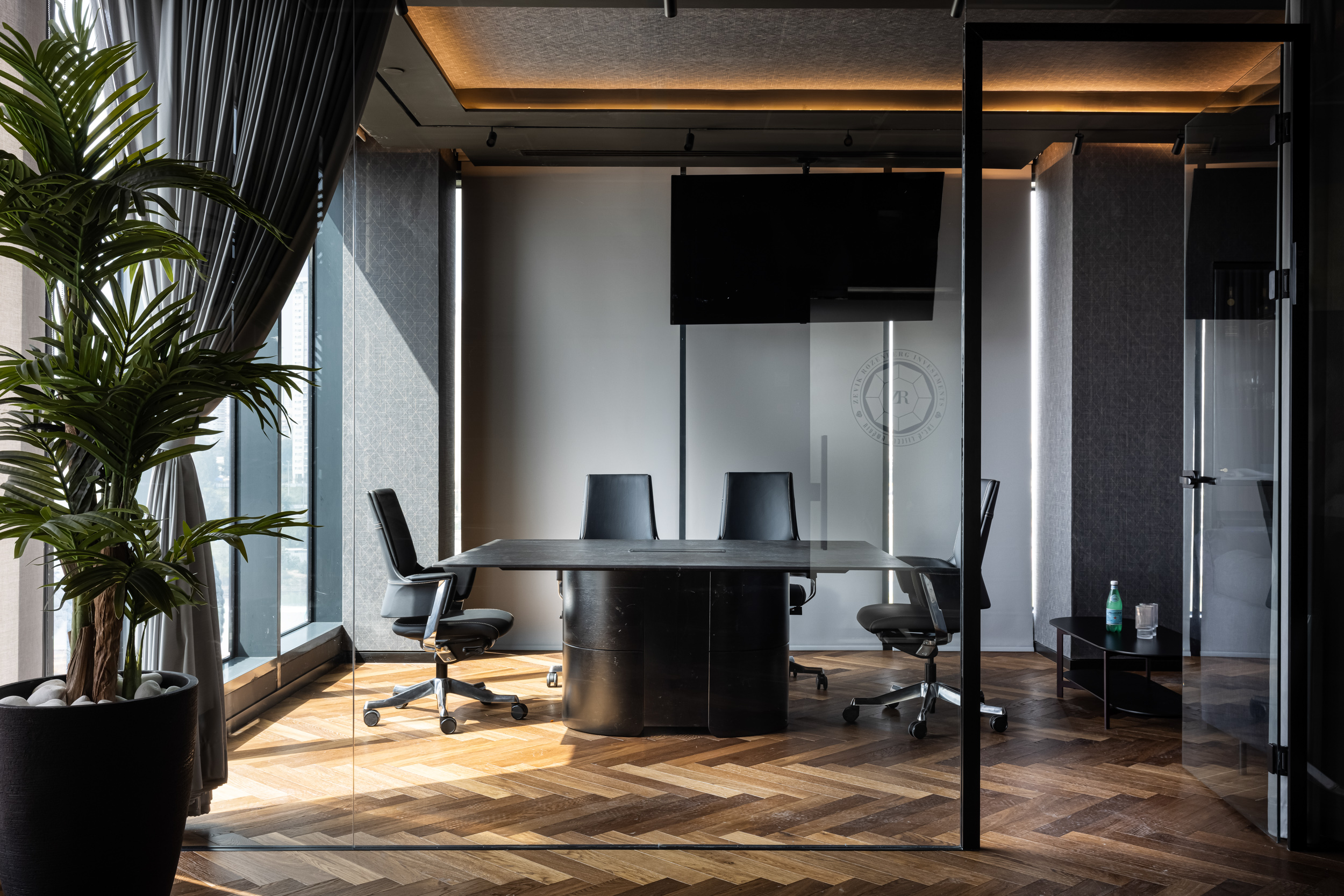delphi by Merryfair+moon table by Pitaro (6)