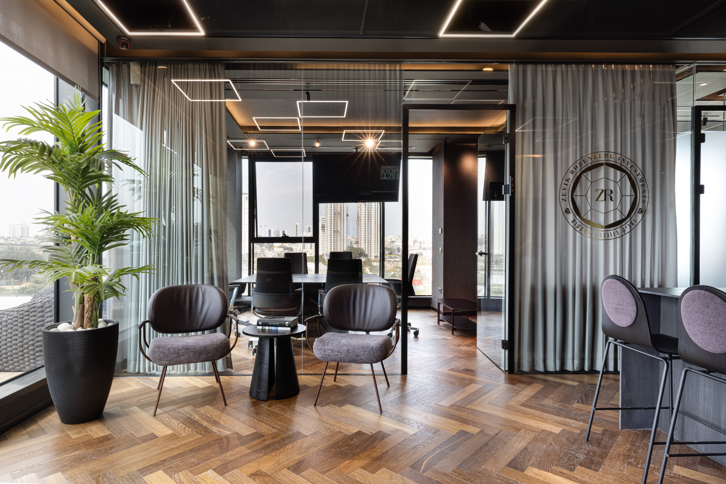 flip armchair by Bert plategie+dot bar stool by B&T+cep by Teulat