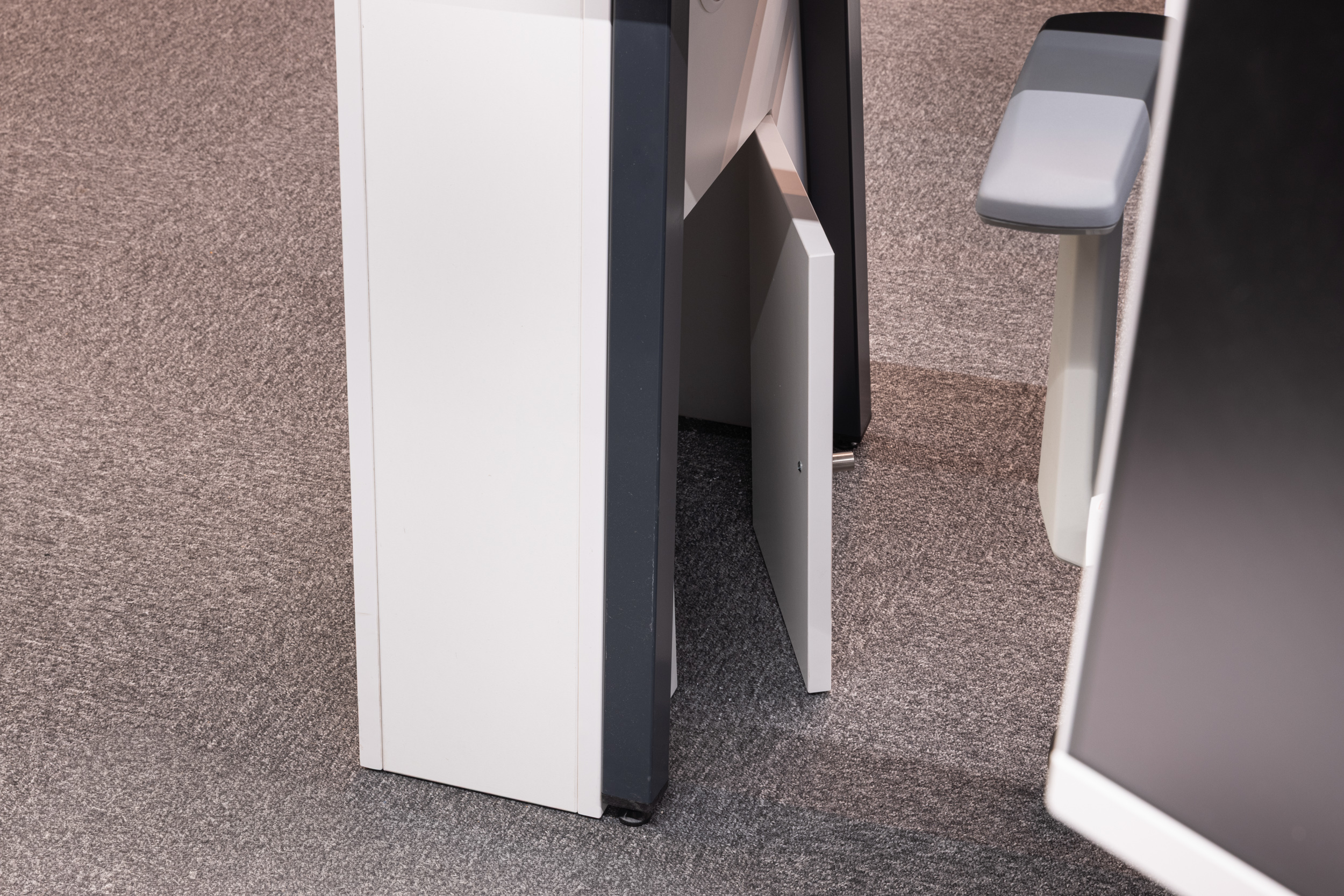 noa table by raio+כיסוי רגל בייצור מקומי (16)