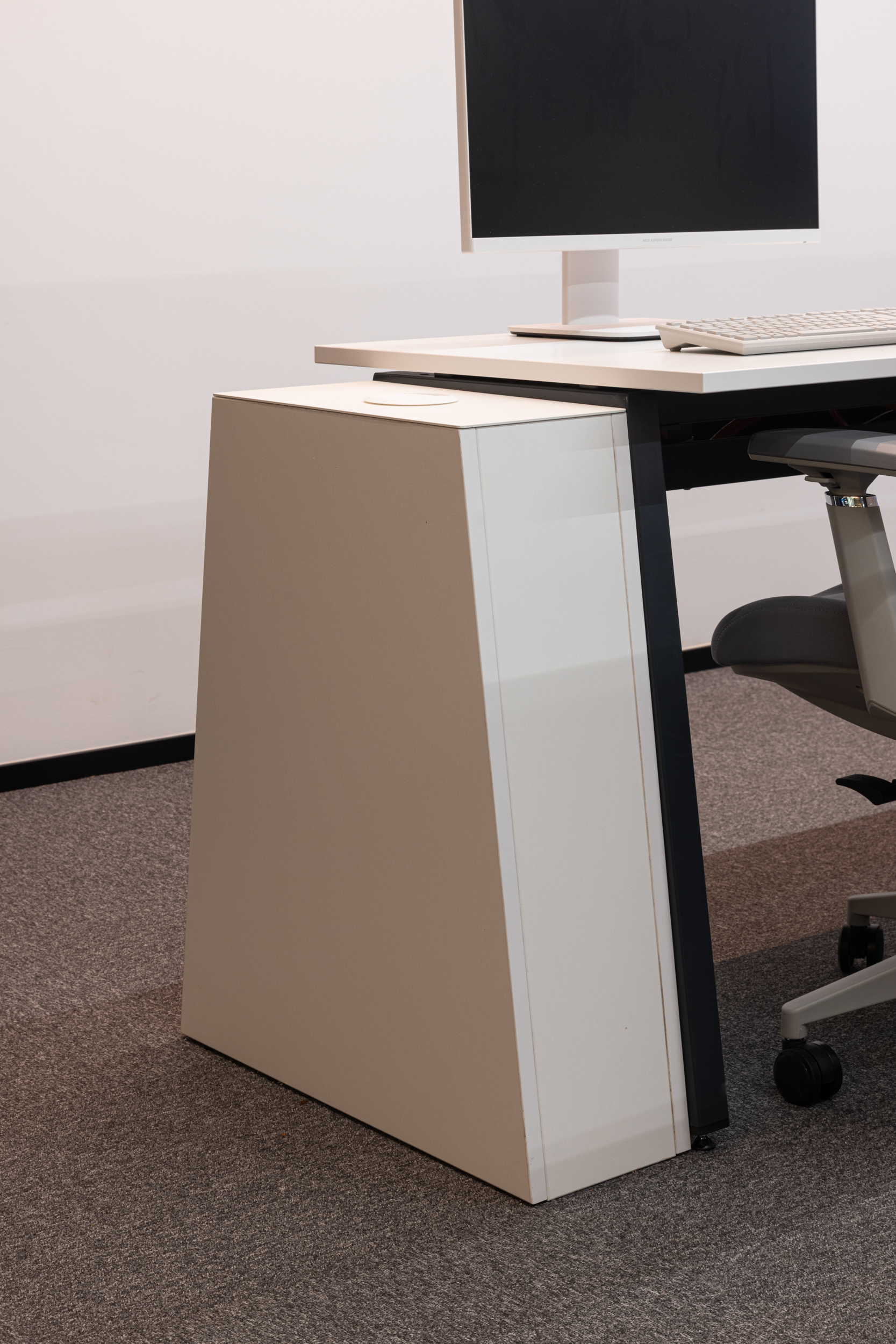 noa table by raio+כיסוי רגל בייצור מקומי (9)