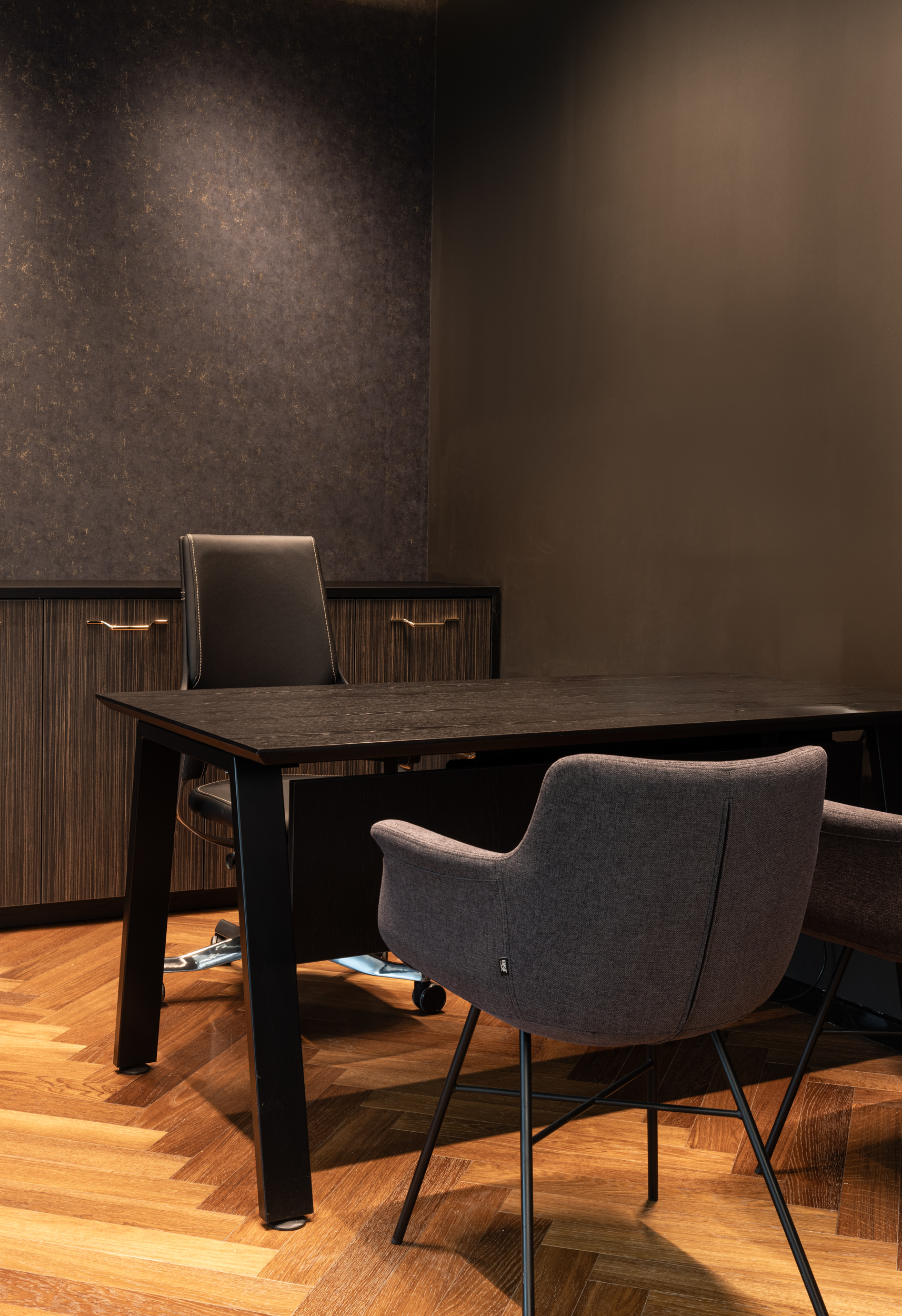 rego by B&T+endow table by Raio+Delphi by Merryfair